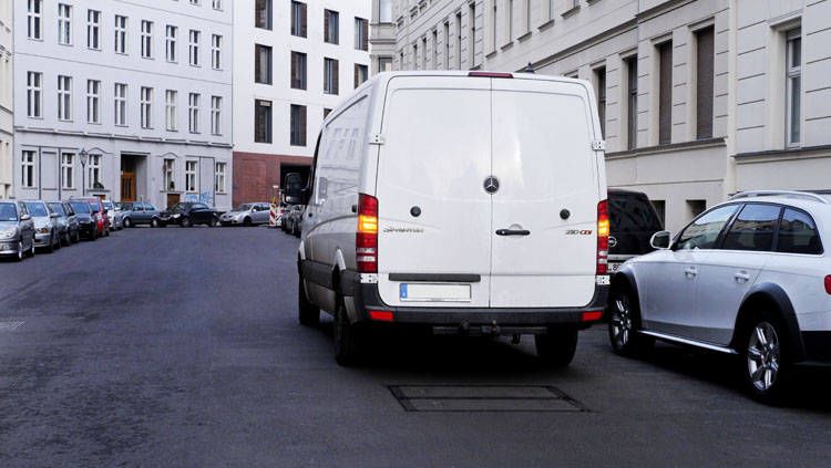 Kurzer Halt mit dem Auto: Ist der Warnblinker erlaubt? - Deutsche