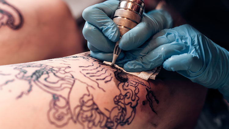 Tattoo unterarm mann kreuz
