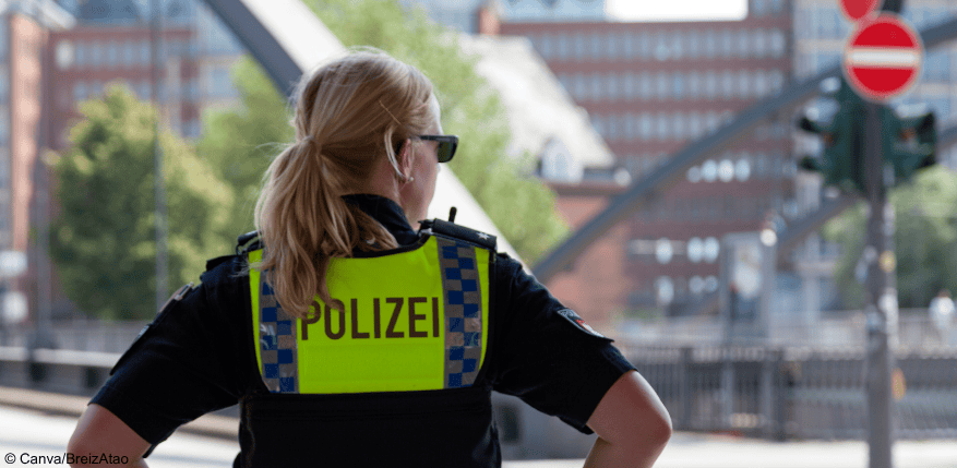 Eine Polizistin: Was darf sie bei einer Personenkontrolle tun?