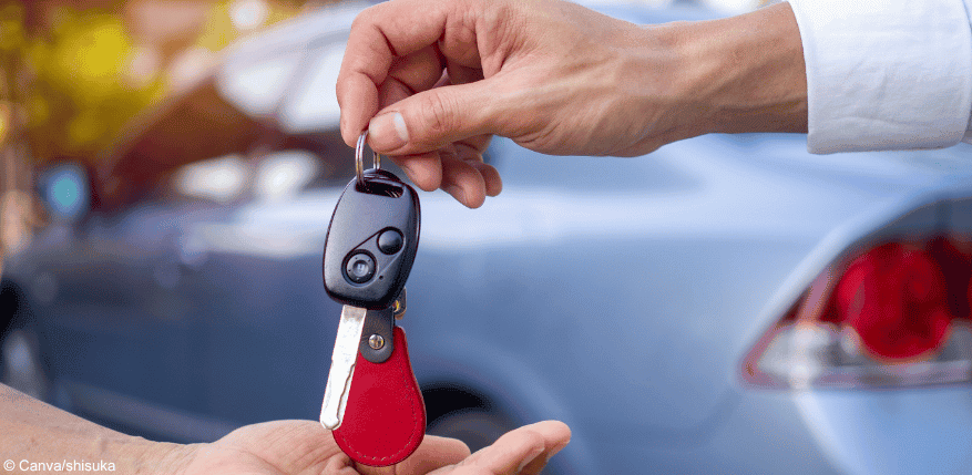 Person kauft privat ein Auto: Was ist mit der Mehrwertsteuer?