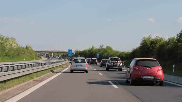 Standstreifen Stau: Was ist erlaubt?