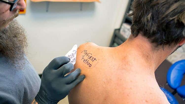 Tattoo-Pfusch: Wann eine Klage sinnvoll ist