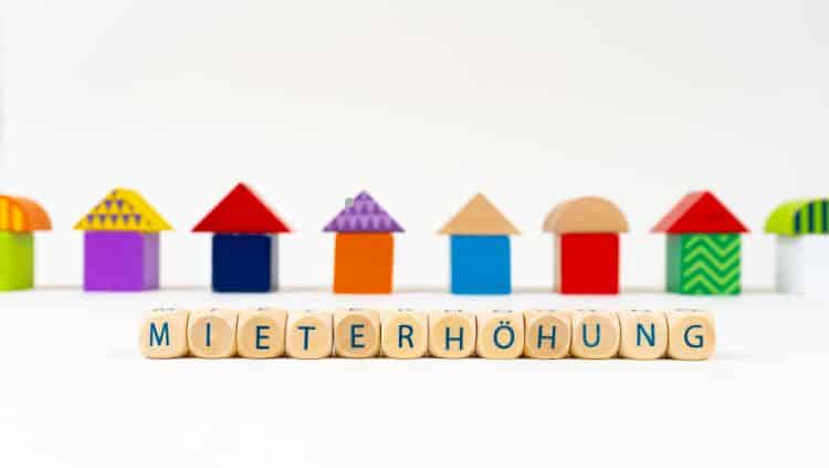 Häuser und Text: Mieterhöhung