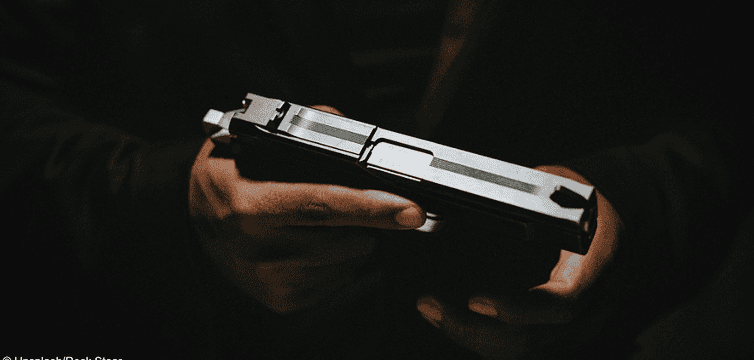 Person mit Schusswaffe: Haben Gewaltopfer immer einen Anspruch auf Entschädigung?