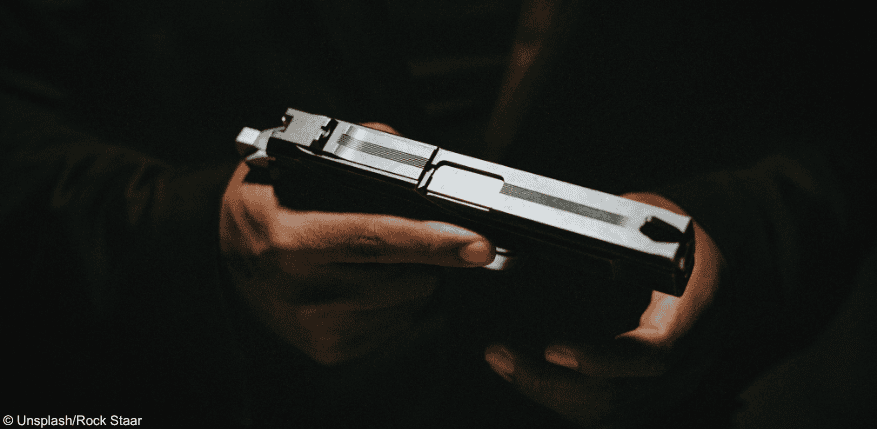 Person mit Schusswaffe: Haben Gewaltopfer immer einen Anspruch auf Entschädigung?