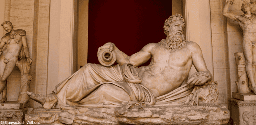 Griechische Statue oben ohne.