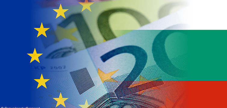 Europa- und Bulgarienflagge verschmelzen mit Geld: Sozialhilfe für EU-Bürger?