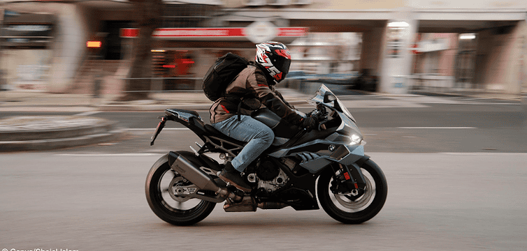 Cannabis am Steuer: Auch beim Motorradfahren nicht in Ordnung.