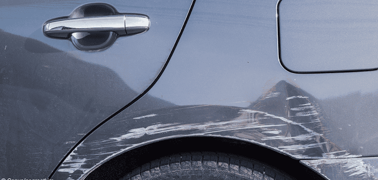 Zerkraztes Auto: Zahlt die Kaskoversicherung bei falschen Angaben?