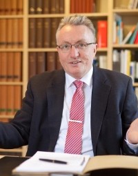 Dr. jur. Hans G. Holly