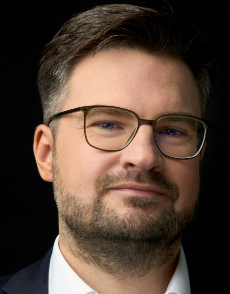 Dr. Simon Becker