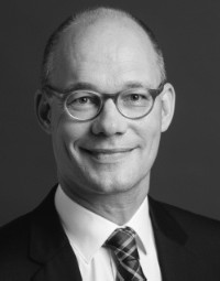 Dr. Stefan Segger