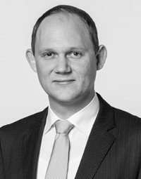 Dr. Nils Ahrens