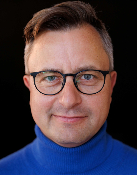 Dr. Timo Mackenzie-Owen