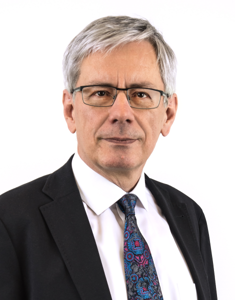 Dr. Bernhard Gutterer
