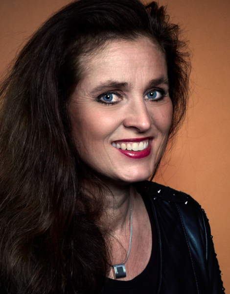Anja Holzapfel