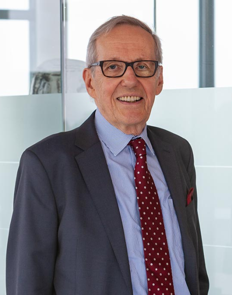 Dr. Axel Brandi