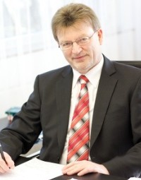 Dr. Andreas Stiegele