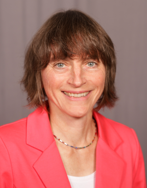 Simone Hiesgen, Maître en Droit (Paris X), Master of Laws