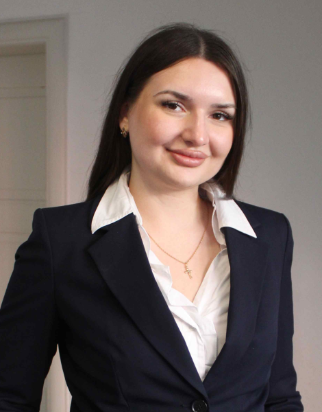 Julia Karpenko, Mag. iur.
