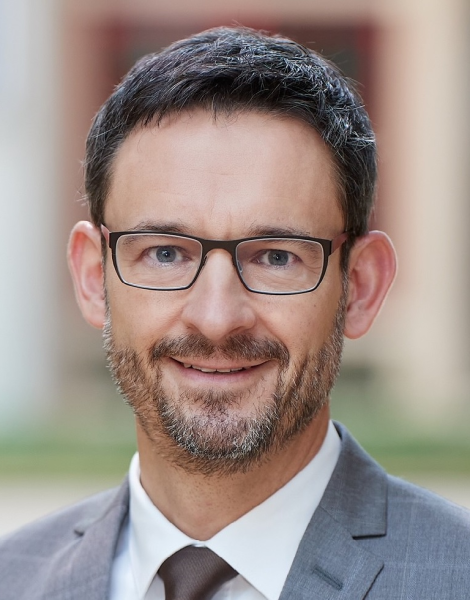 Dr. Karsten Amann