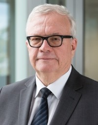 Dr. Dirk Halbach