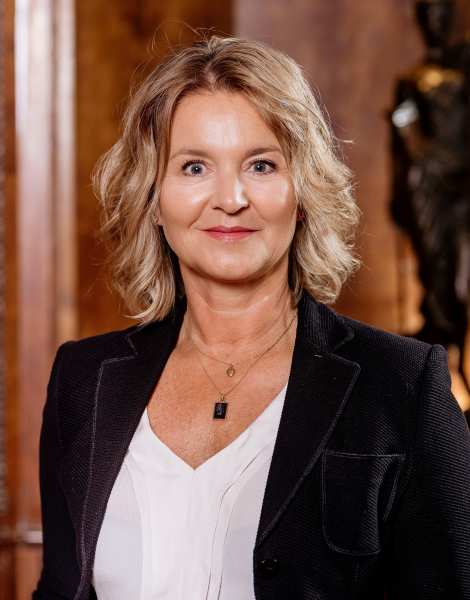 Anette J. Stapper