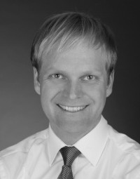 Dr. Nils Köster